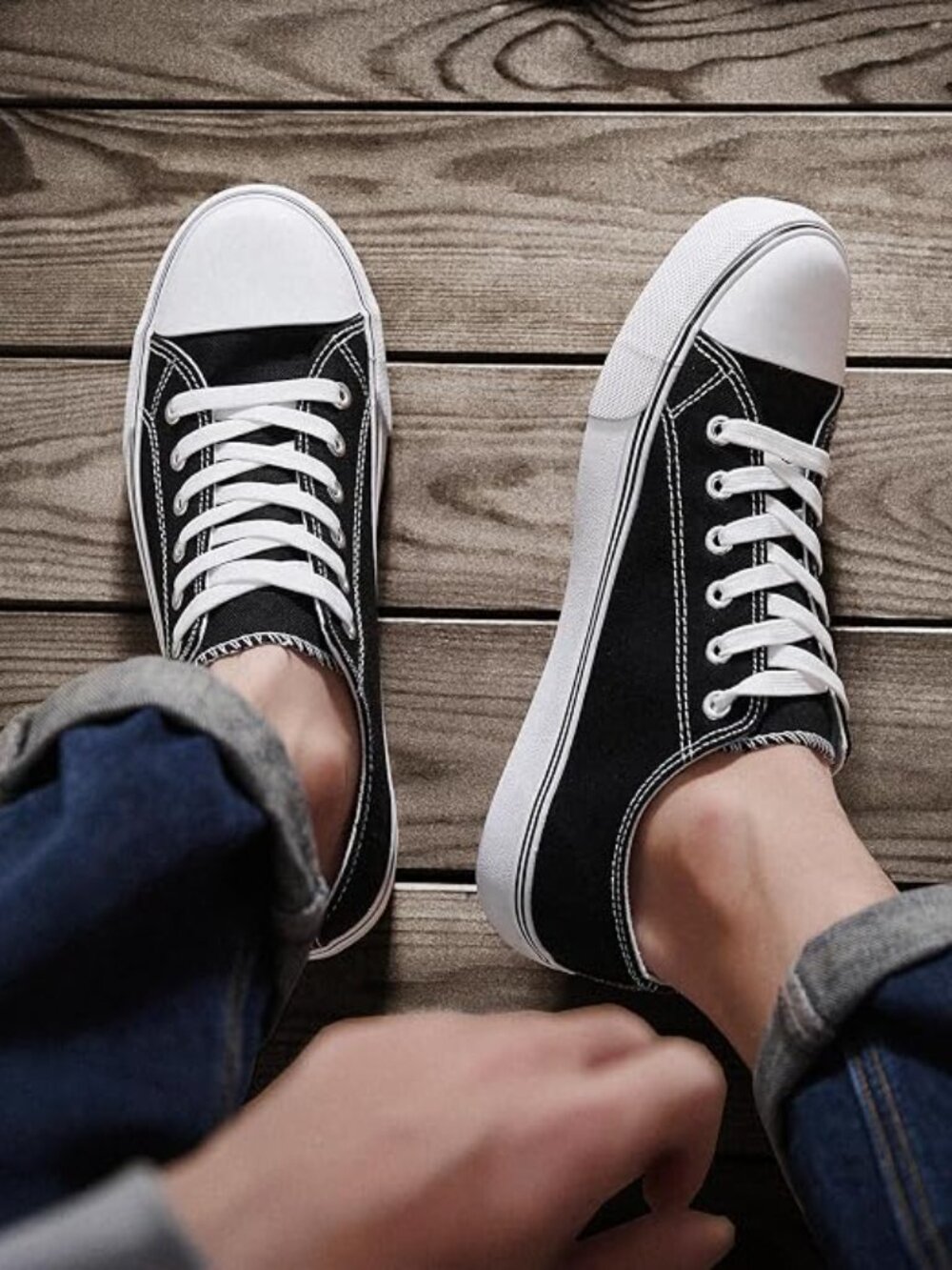 Unisex Low Top Lace Up Casual Canvas Shoes for Women and Men. Men size 11. Women